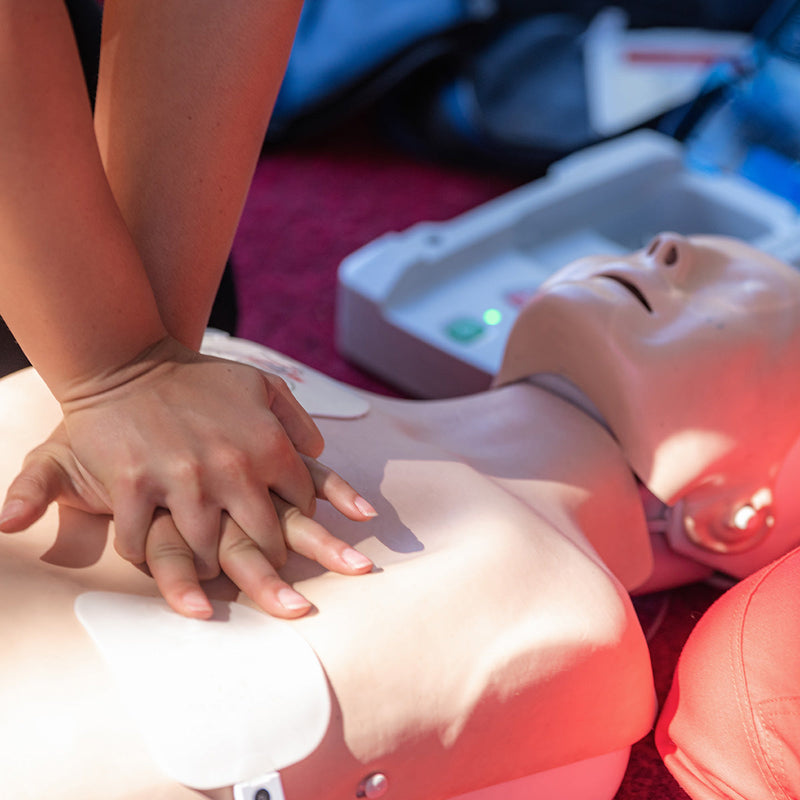 Cargue la imagen en el visor de la galería, Curso de Salvacorazones de la American Heart Association (AHA)
