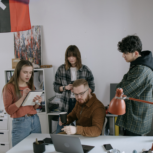 Estrategia de Marca 360: Posicionamiento, Experiencia y Creatividad